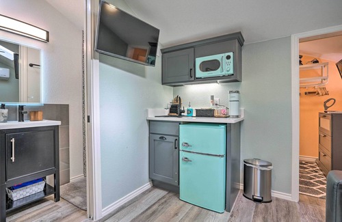North San Antonio - SAT Cottage | 3 Mi to San Antonio Zoo: Bright Texas Cottage!
