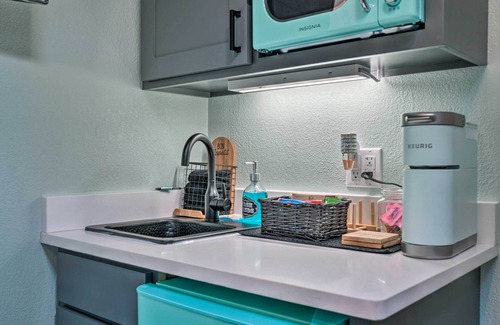 North San Antonio - SAT Cottage | 3 Mi to San Antonio Zoo: Bright Texas Cottage!