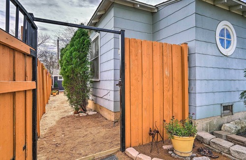 North San Antonio - SAT Cottage | 3 Mi to San Antonio Zoo: Bright Texas Cottage!