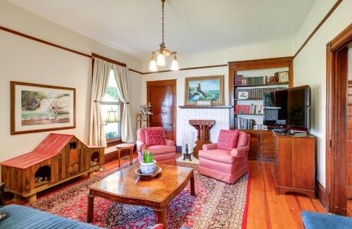 Bristol House | 3 Mi to South Holston Lake Home with Mtn Views