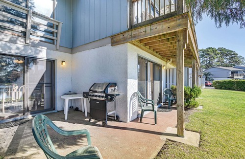 Myrtle Beach Apartment | 3 Mi to Surfside Beach & Pier: Townhome w/Balcony