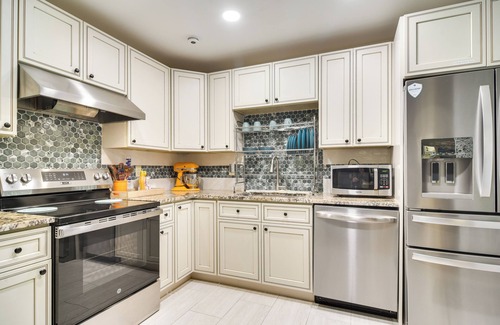 Greater Woodlawn Apartment | 3 Mi to Vinoy Park: St Petersburg Gem w/Patio!