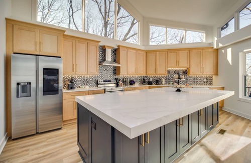 Tate House | 3 Mi to Winery: Jasper Mountain Chalet w/Hot Tub!
