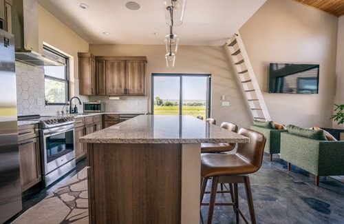 Big Horn County Cabin | 3 Mile Cabin Private Boat Ramp and River Access