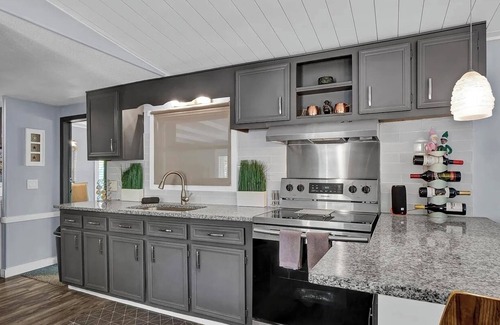 Hampstead House | 3 Miles from Surf City Beaches & Pet Friendly