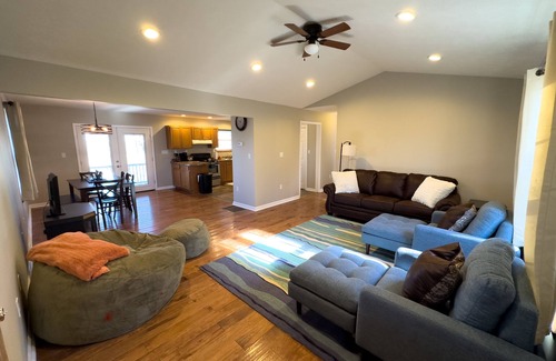 Albany House | 3 miles from Wolf Creek Dam! Boat and camper parking available