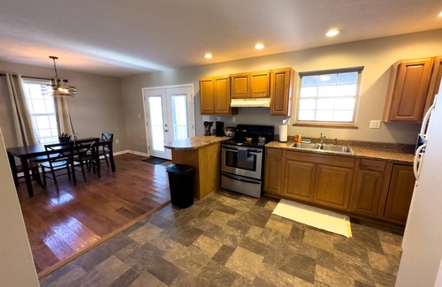 Albany House | 3 miles from Wolf Creek Dam! Boat and camper parking available