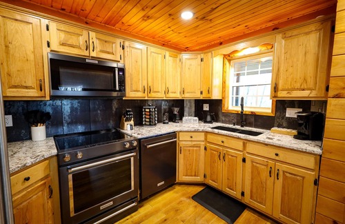 Bruno Cabin | 3 miles to the Buffalo River. High speed internet. Private! Great fire pit