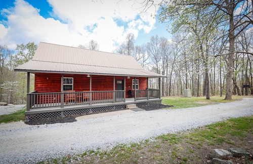 Bruno Cabin | 3 miles to the Buffalo River. High speed internet. Private! Great fire pit