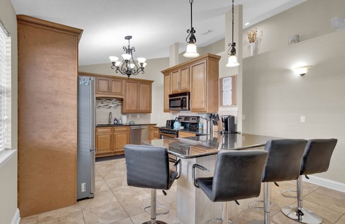 Fort Walton Beach House | 3 min drive to the beach, walking distance to downtown, 5 miles from Destin!