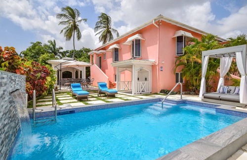 Marine Gardens House | 3 Min Walk to Beach - Blessed Manor (6 Bed House)