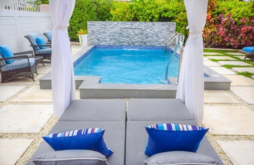 Marine Gardens House | 3 Min Walk to Beach - Blessed Manor (6 Bed House)