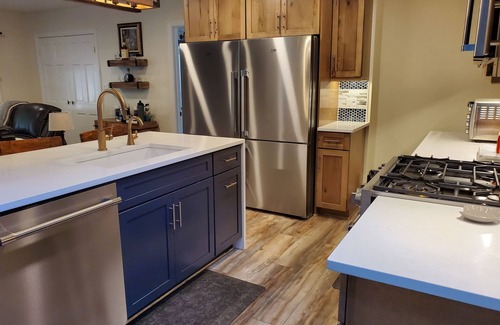 Southold House | 3 minute walk from a private beach!