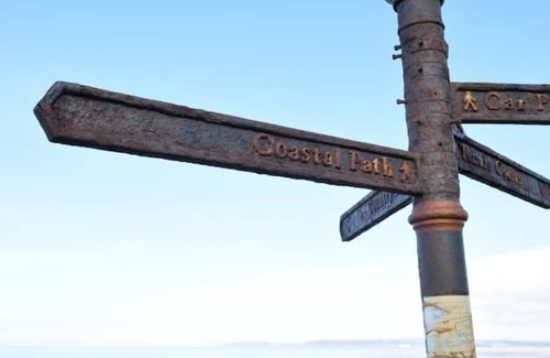 Westleigh Ski Chalet | 3 minutes from the beach, family friendly chalet on quiet park.