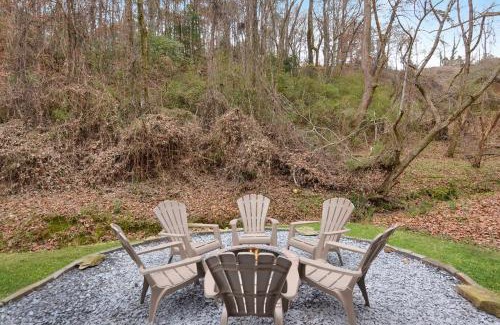 Ellijay House | 3 minutes to downtown, Hot Tub, Loft, Minutes to wineries