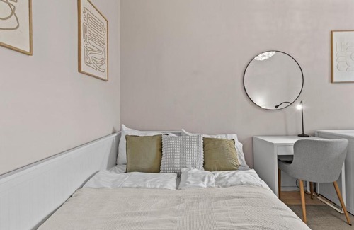 Wahring Apartment | 3 Minutes to Metro I At Gürtel I Fast Wifi