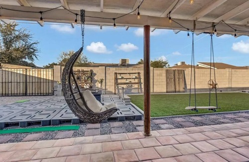 Scottsdale Estates Nine House | 3 minutes to Old Town Scottsdale! 2 Master Bedrooms!