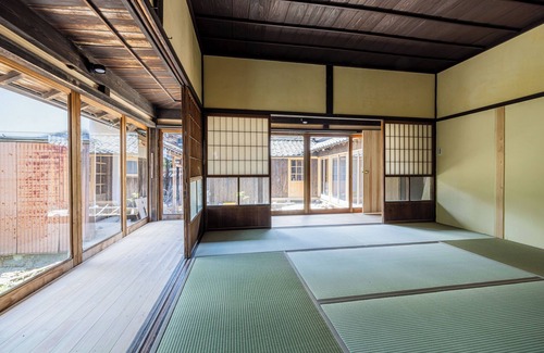 Sasayama House | 3 minutes to Sasayama Castle Ruins! Relax with a cup of tea in a 100-year-old Japanese house with a courtyard!