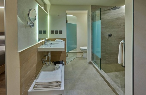 Marina Mazatlan Hotel | 3 Modern Rooms in Lively Mazatlán – Beaches, Bars & Culture Just Steps Away