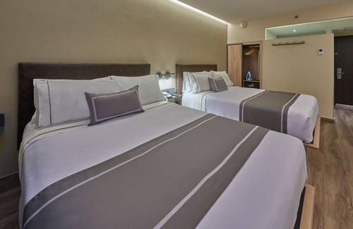 Marina Mazatlan Hotel | 3 Modern Rooms in Lively Mazatlán – Beaches, Bars & Culture Just Steps Away