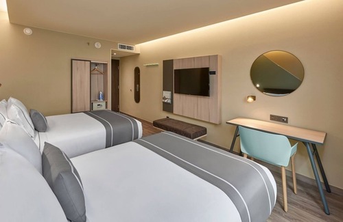 Marina Mazatlan Hotel | 3 Modern Rooms in Lively Mazatlán – Beaches, Bars & Culture Just Steps Away