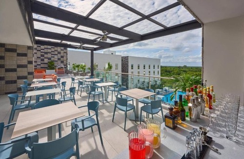 Benito Juarez Hotel | 3 Modern Suite Near CUN Airport | Kitchenette, Pool & Free Breakfast