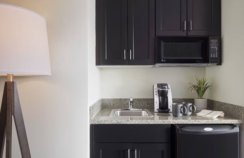 Capitol Hill Hotel | 3 Modern Suites w/Kitchenette Near Memorial Parks & Historic Museums