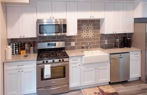 Kingman Park Bed & Breakfast | 3 Nearby DC Homes | Host Up to 30 Guests