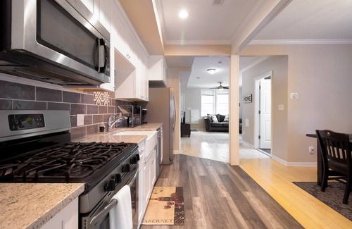 Kingman Park Bed & Breakfast | 3 Nearby DC Homes | Host Up to 30 Guests