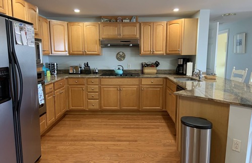 Old Orchard Beach Condo | 3 Night Special-Grand Victorian-On the Beach-Luxury-4th Floor- Pool