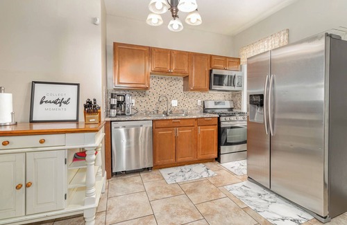 Corryville House | 3 or 4 Bdrm House Near Univ of Cincinnati, Zoo & Downtown
