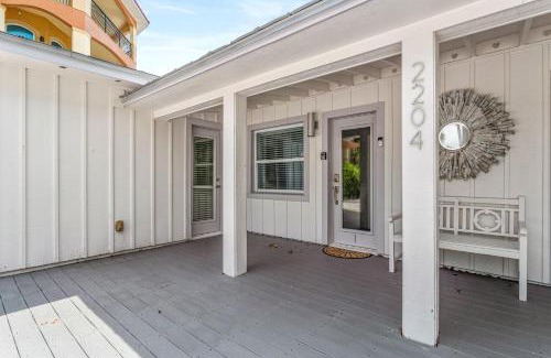 Indian Rocks Beach House | 3 Palms Beachfront Cottages