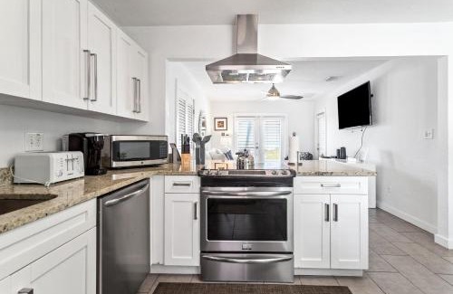Indian Rocks Beach House | 3 Palms Beachfront Cottages