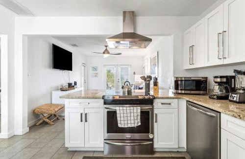 Indian Rocks Beach House | 3 Palms Beachfront Cottages