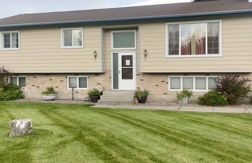 Orchard Homes House | 3 peaceful acres: big sky & mountain views, wildlife, farm life; minutes to town