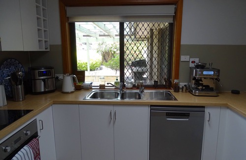 McLaren Vale House | 3 Pears on the Park; Breakfast Provisions 3 BRooms 2 bathroom house McLaren Vale