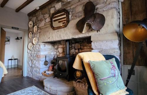 Axton House | 3 Penllan Cottages