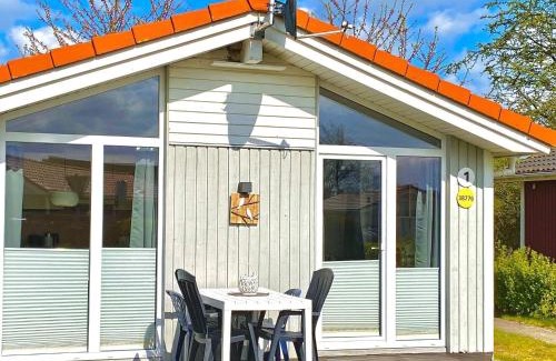 Lensterstrand House | 3 person holiday home in GROEMITZ