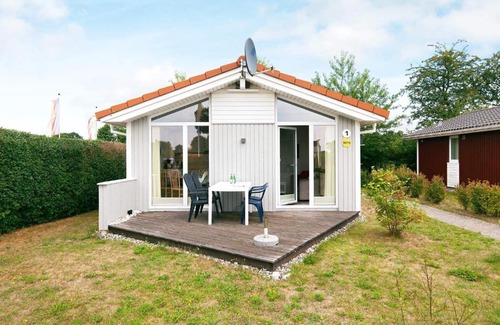 Lensterstrand House | 3 person holiday home in GROEMITZ