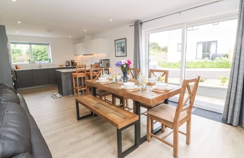 Praa Sands House | 3 PRAA COVE, pet friendly, character holiday cottage in Praa Sands
