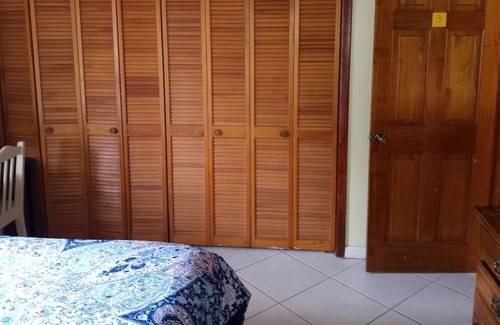 Tamiami House | #3 Private Room with Queen bed & pool, kitchen terrace