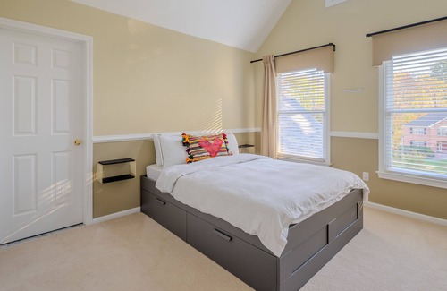 Trumbull House | 3 Queens Bed, 9 mins to SHU, Family & Pet Friendly