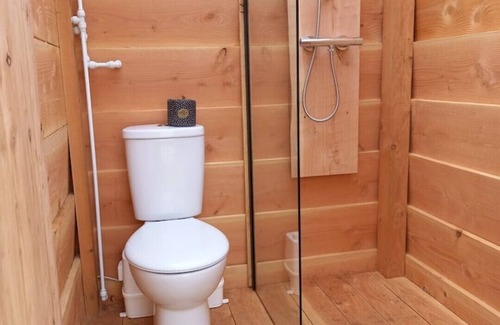Christchurch RV Rental | 3,Quiet site:own kitchen/bathroom*logfire*electric