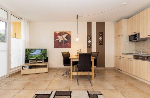 Alt Gaarz Apartment | 3-raum-wohnung mit Großer Terrasse und Haffblick