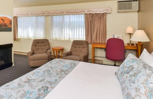 Solvang Hotel | 3 Relaxing Units in The Danish Capital of America, Parking, Swimming Pool!