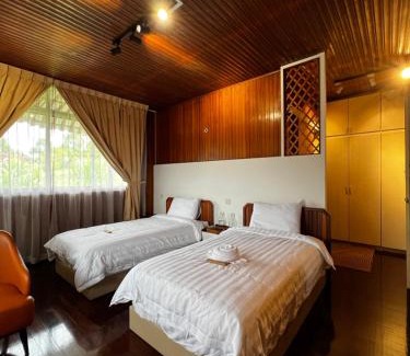 Tawau Cabin | 3 Retro-Antique Inspired Interconnected Family Rooms at Country Lodge - Eco Valley Retreat 豐之谷