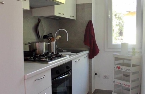 Brezzo di Bedero Apartment | 3-room apartment with separate kitchen and balcony right on the beach