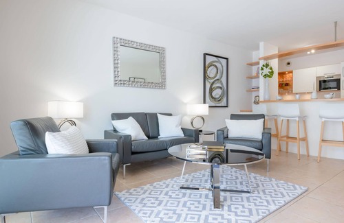 Pointe Croisette Apartment | 3-Room Apartment in Prestigious Residence