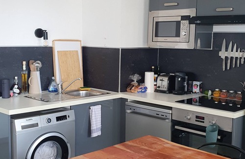 Euromed - La Joliette Apartment | 3-room apartment in secure residence terrace sea view + parking. Metro 50m away