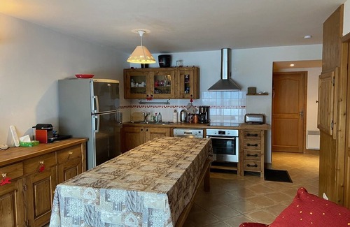 Cohennoz Apartment | 3-room apartment with pool and parking, up to 6 guests